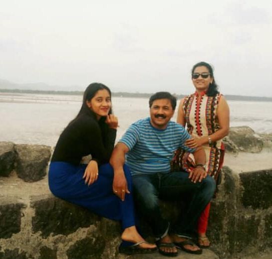 Samruddhi Jadhav with her parents