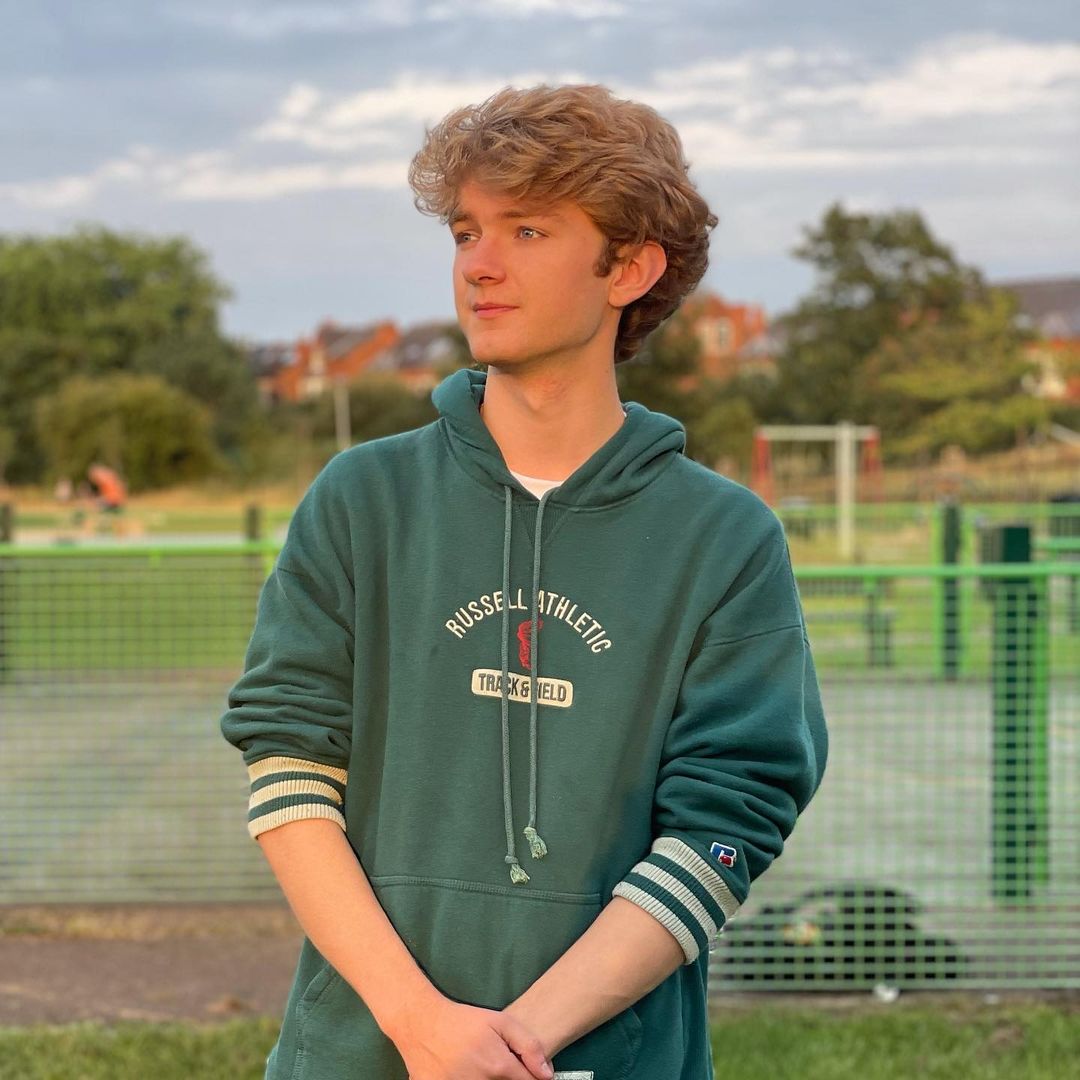 You are currently viewing TommyInnit (Youtuber) Bio, Age,   Height, Girlfriend & More