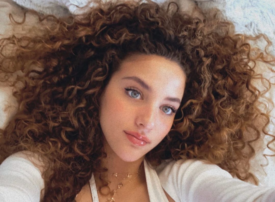 Sofie Dossi (Model) Bio, Age, Boyfriend & Net Worth - Sukhbeer Brar