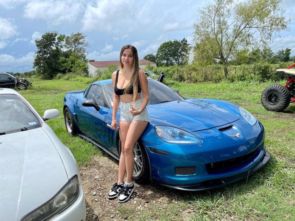 Elissa Victoria with her Car