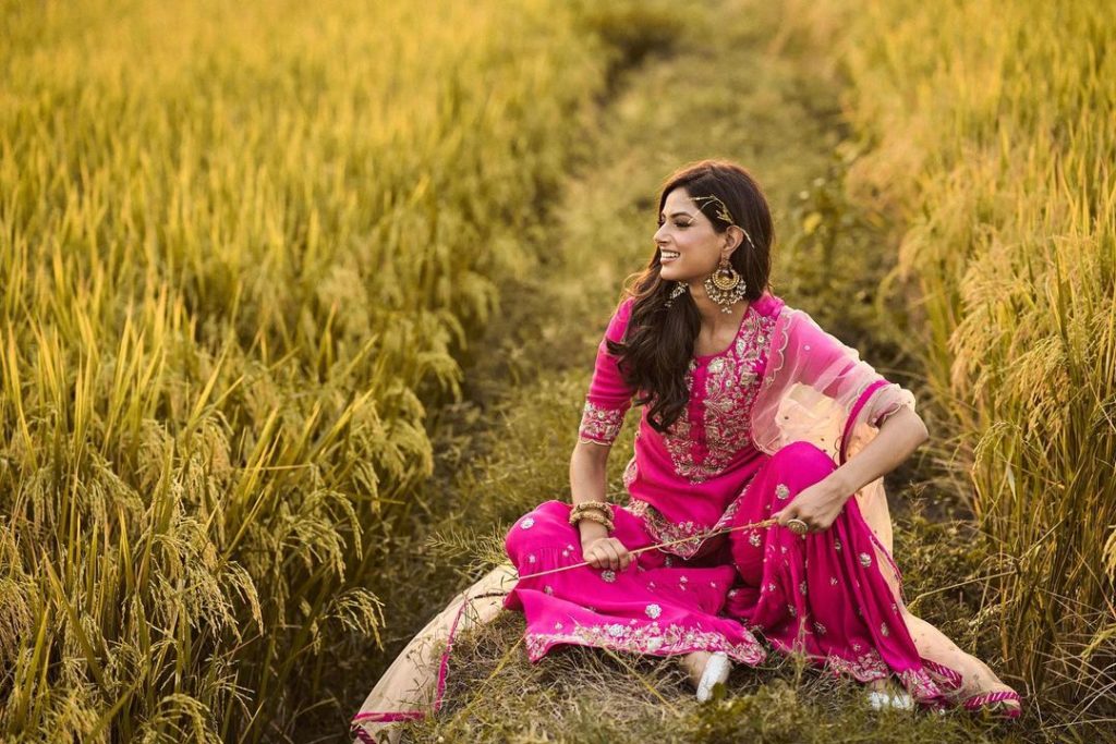 Harnaaz Kaur Sandhu looks beautiful in punjabi look