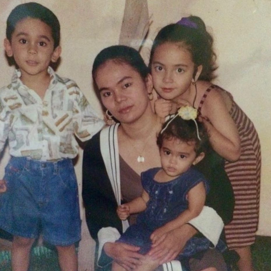 Ivana Alawi's Childhood Picture with her Mother and Siblings