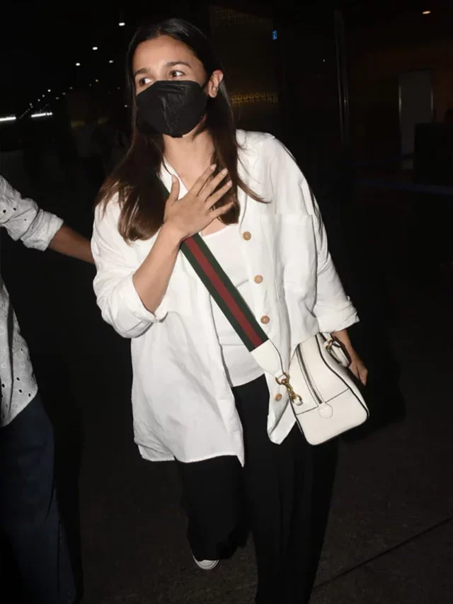 Alia Bhatt, Ranbir Kapoor spotted at Mumbai airport