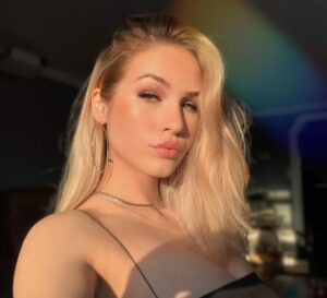 Read more about the article Who is Ski Bri? (Model) Biography, Boyfriend, Age, Height, OnlyFans & Net Worth