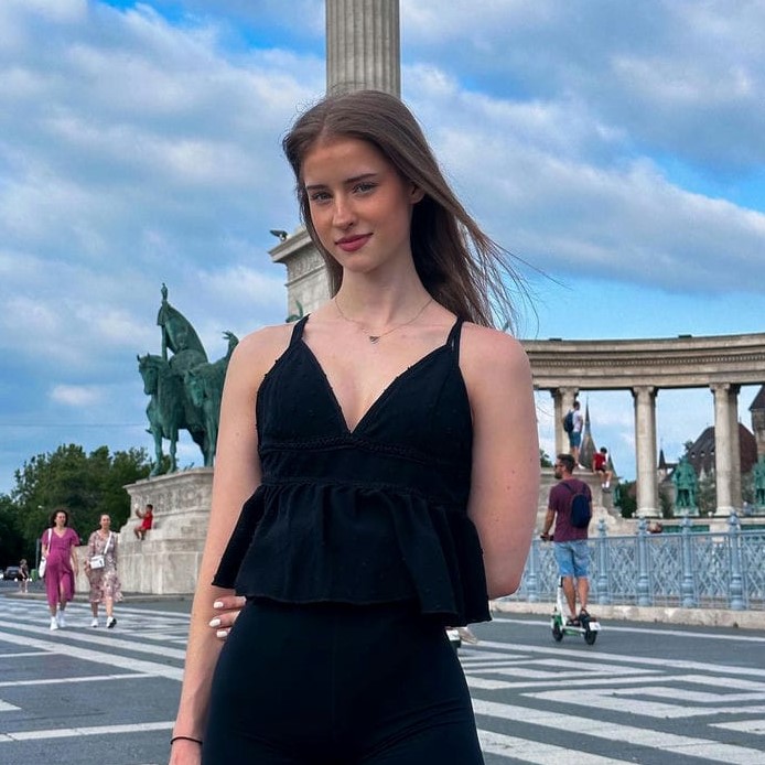 Read more about the article Who is Mira 004? Biography, Real Name, Height, Boyfriend & Twitch