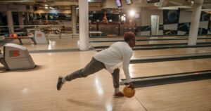 Read more about the article How Much Do Professional Bowlers Make?