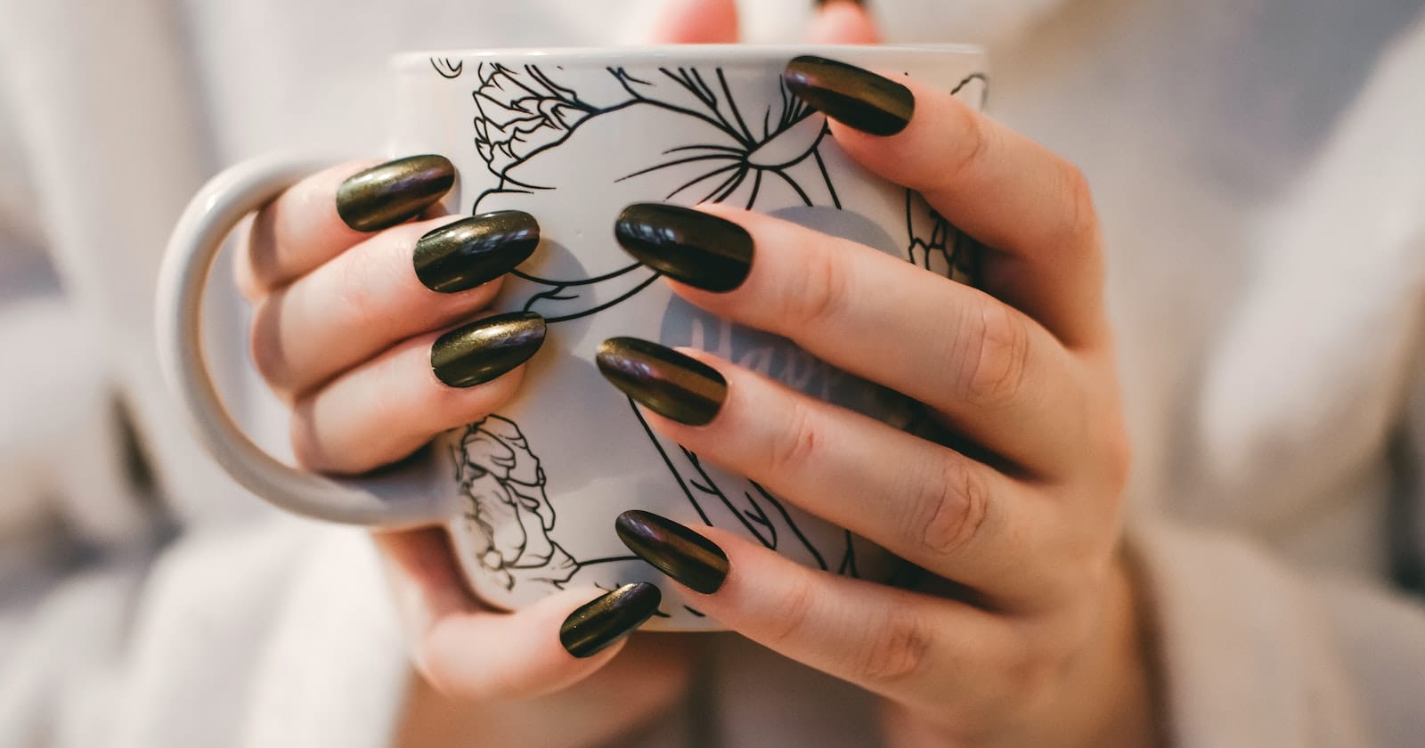 You are currently viewing 10 Must-Try Gel Nail Designs for Trendy and Short Acrylic Nails in 2023
