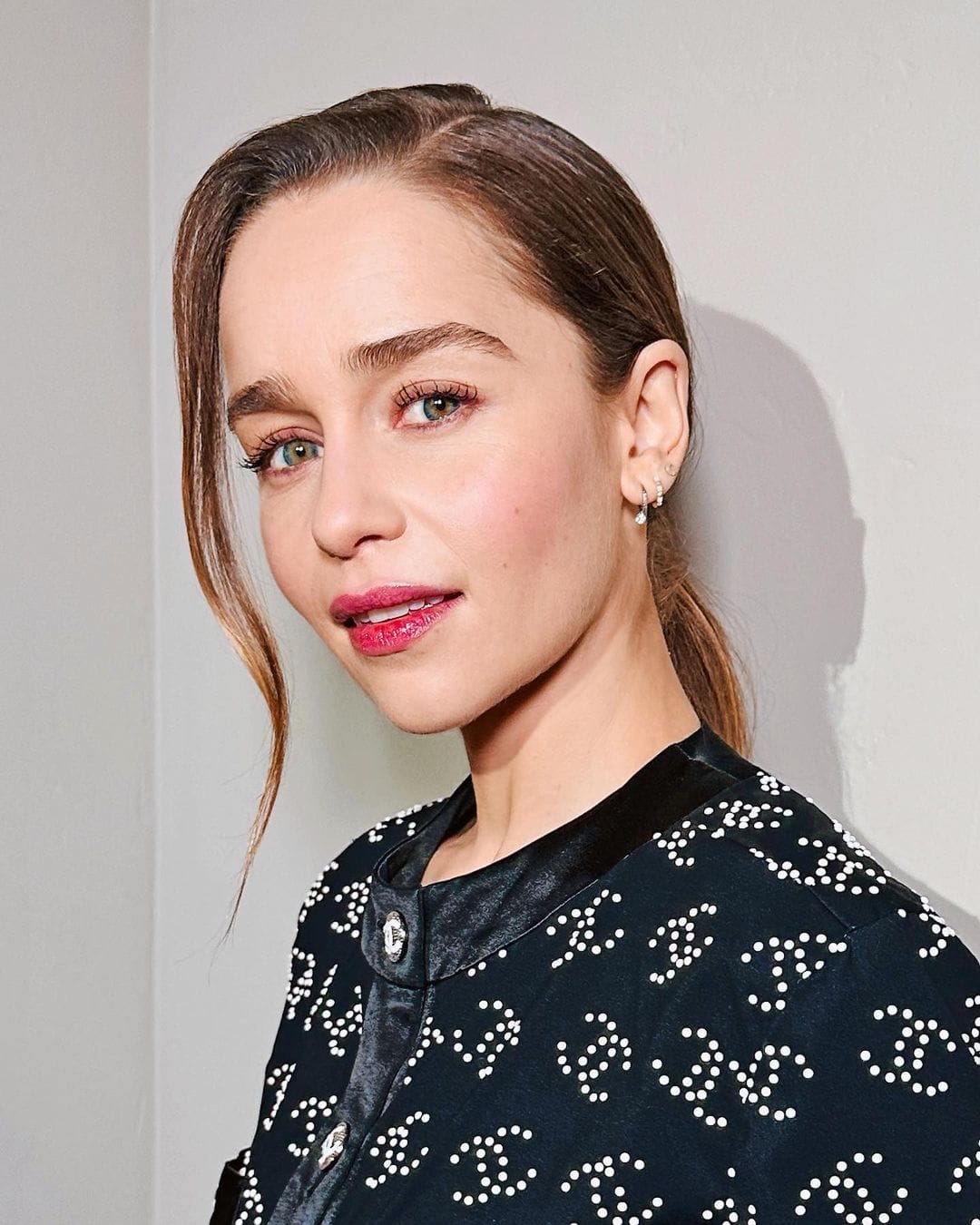 You are currently viewing Who is Emilia Clarke? Biography, Age, Height, Husband & Net Worth