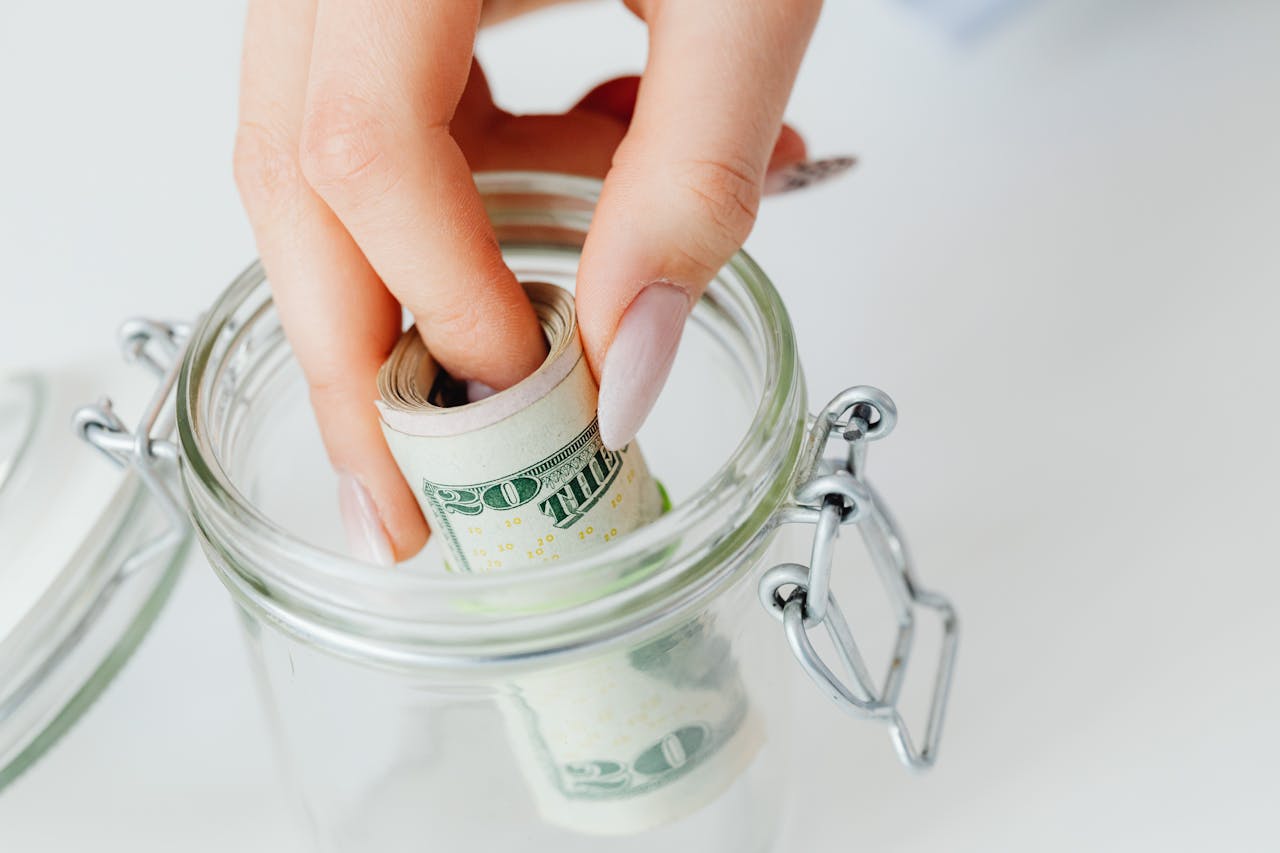 You are currently viewing Why Creating an Emergency Fund Should Be a Top Priority
